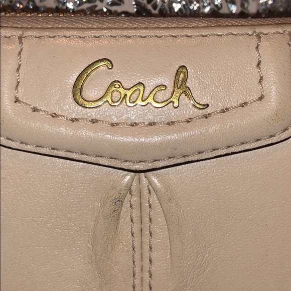Gently used authentic Coach wallet - Picture 7 of 7